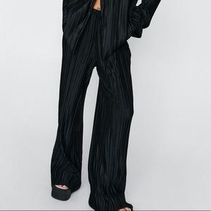 Black plisse wide leg pant